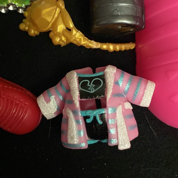 LOL mini doll set w accessories - Picture 4 of 4